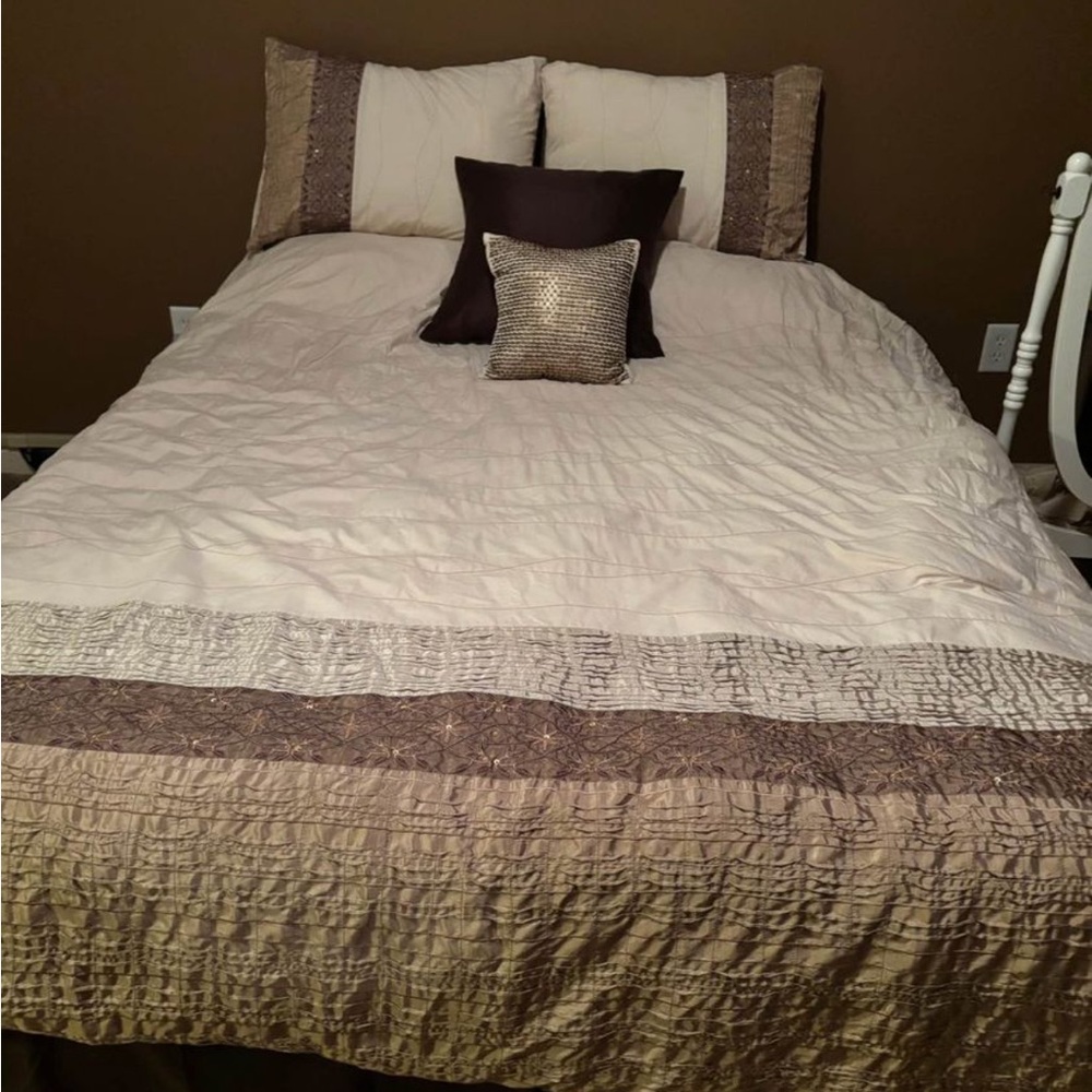 Queen Bedding Set
